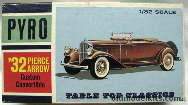 Pyro 1/32 1932 Pierce Arrow 12 Cylinder - Custom Convertible Roadster, C341-79 plastic model kit